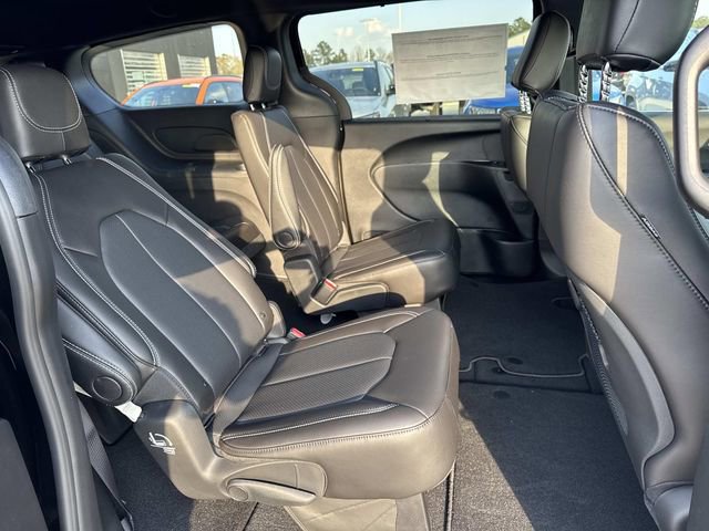 New 2026 Chrysler Pacifica Select image 11
