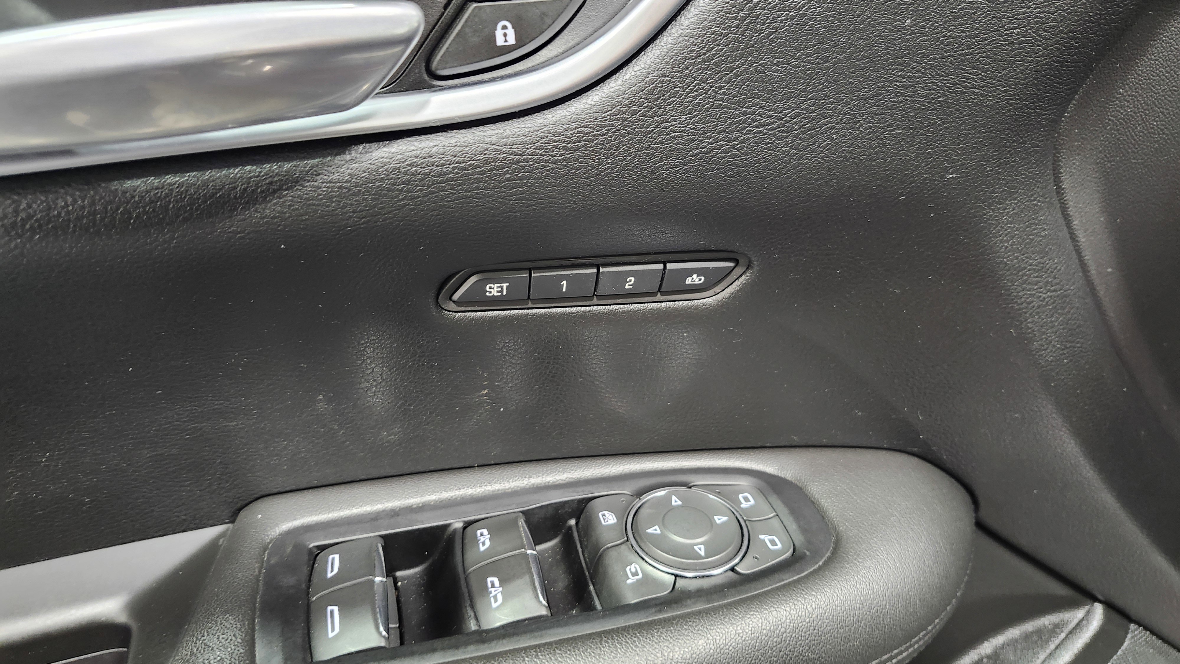 Used 2017 Cadillac XT5 Luxury image 28