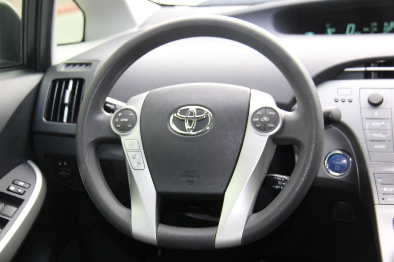 Used 2015 Toyota Prius Three image 11