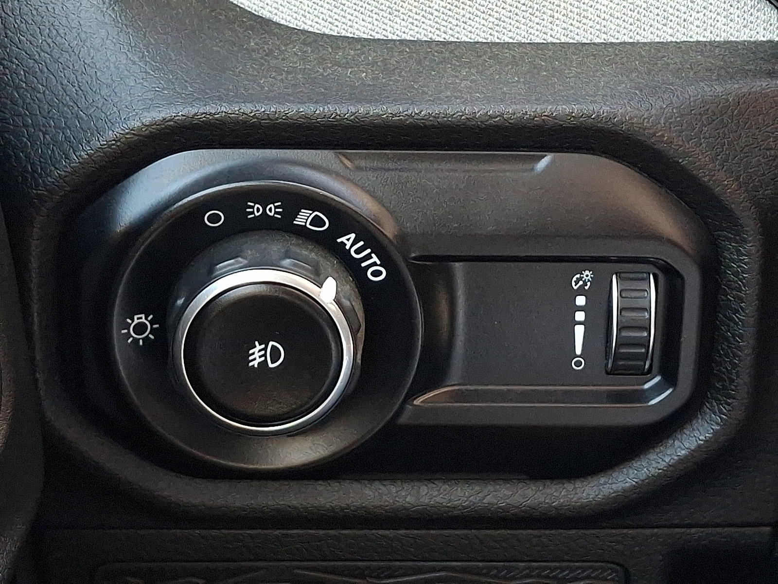 Certified 2025 Jeep Wrangler Unlimited Sport AWD/4WD image 26