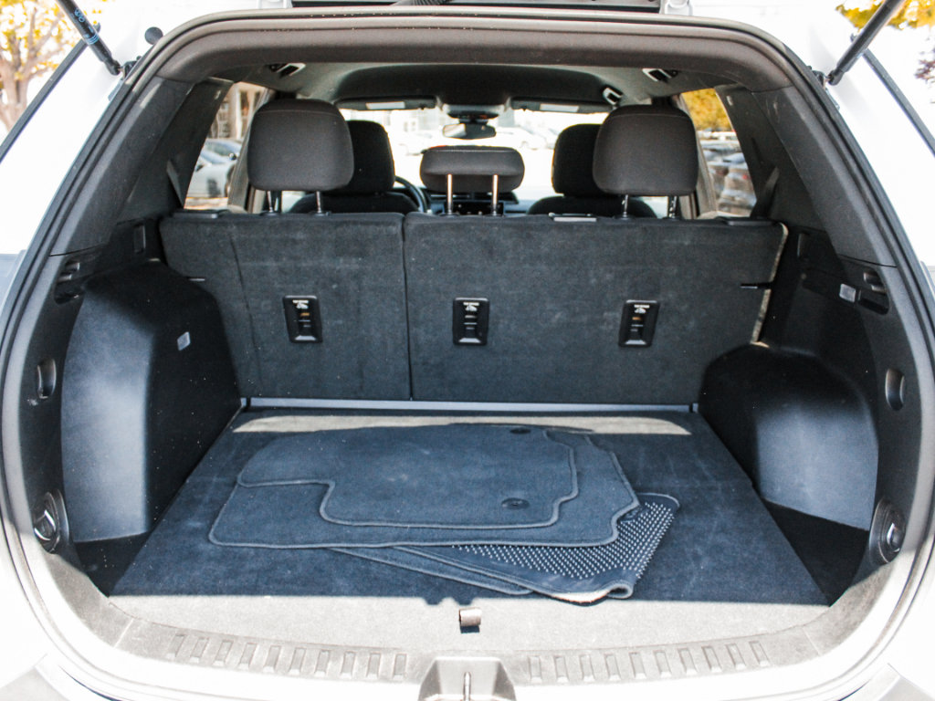 Used 2025 GMC Terrain Elevation AWD/4WD image 23