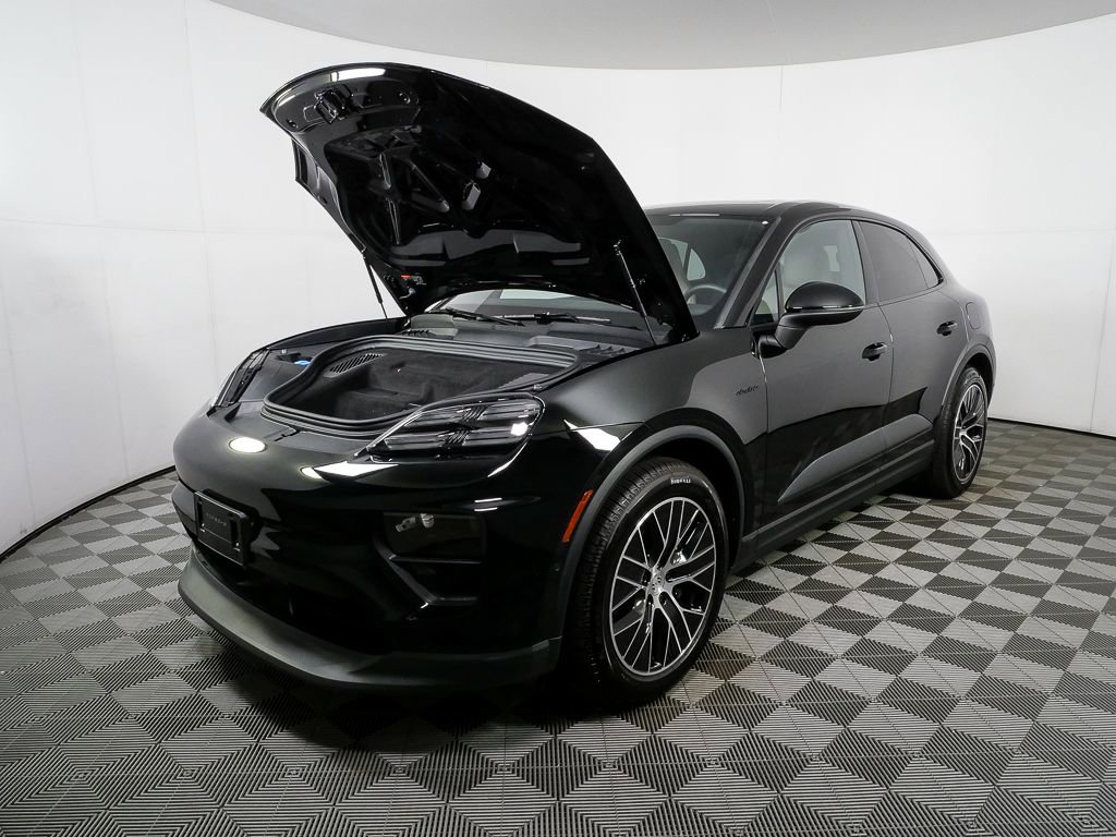 Used 2025 Porsche Macan Electric RWD image 35