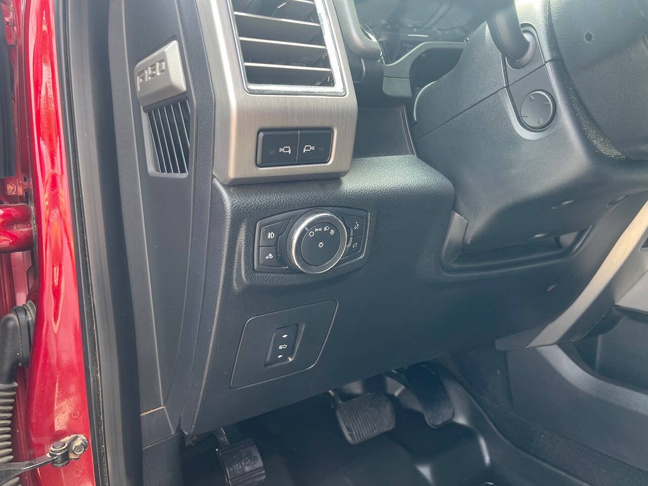 Used 2015 Ford F150 Platinum w/ Equipment Group 701A Luxury AWD/4WD image 23