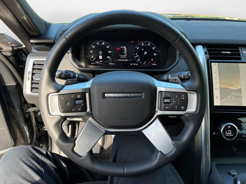 Certified 2025 Land Rover Discovery S AWD/4WD image 10