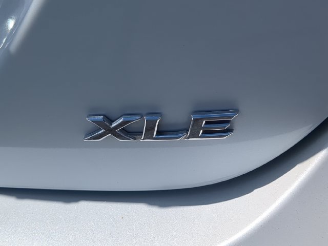 Used 2019 Toyota Camry XLE w/ Navigation Package FWD image 13