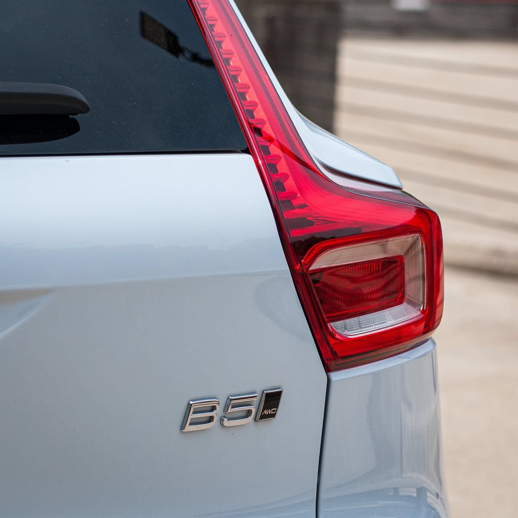 Certified 2024 Volvo XC40 B5 Core AWD/4WD image 5