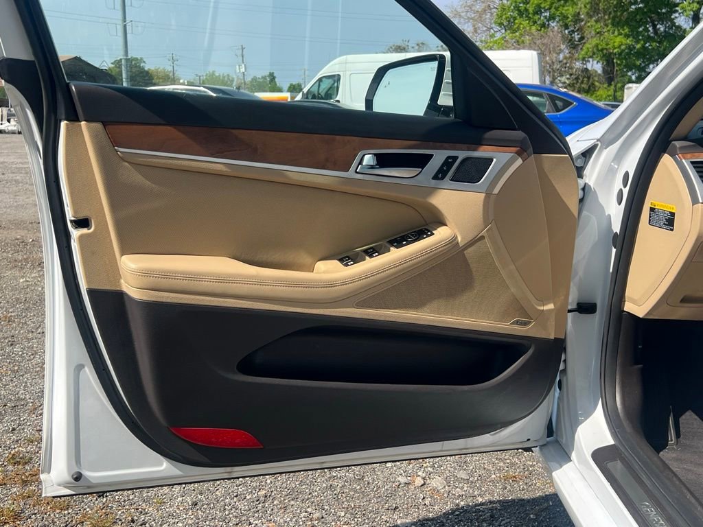 Used 2015 Hyundai Genesis 5.0 RWD image 9