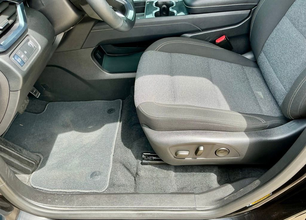 Used 2025 GMC Acadia Elevation image 41