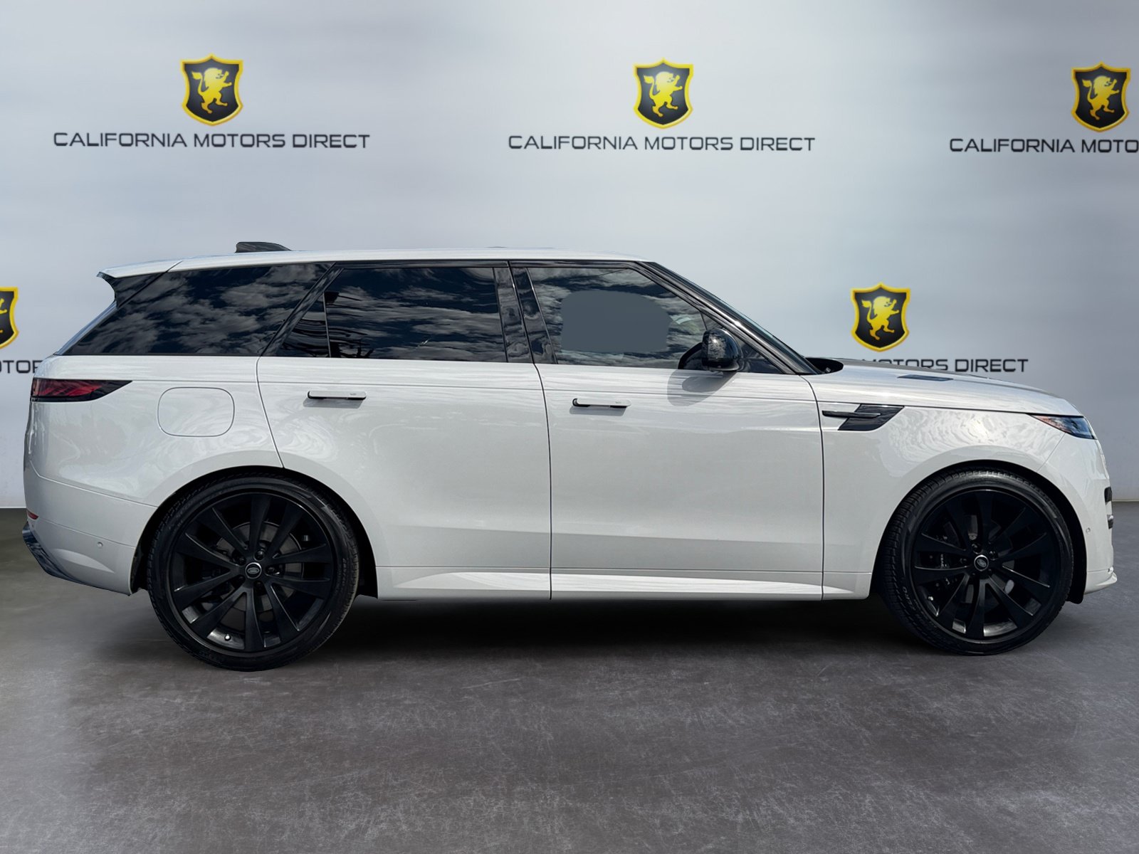Used 2024 Land Rover Range Rover Sport Dynamic SE AWD/4WD image 4