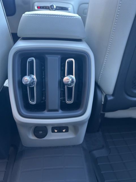 New 2026 Volvo XC40 B5 Ultra w/ Climate Package AWD/4WD image 24