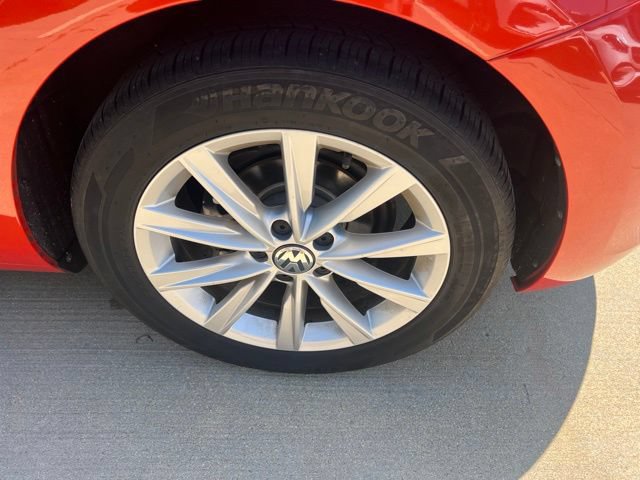 Used 2019 Volkswagen Beetle 2.0T SE FWD image 10