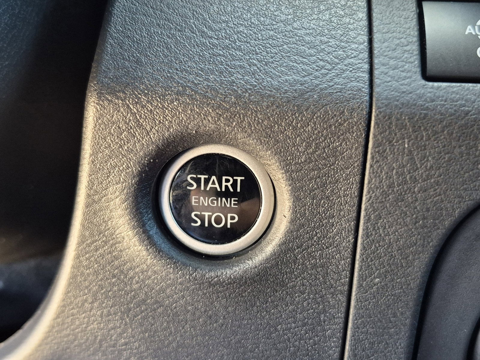 Used 2025 Nissan Frontier PRO-4X AWD/4WD image 32