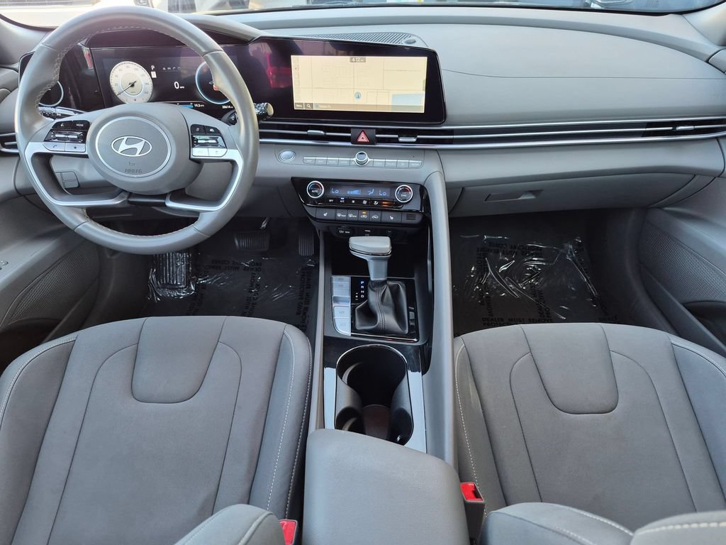 Used 2025 Hyundai Elantra SEL FWD image 25
