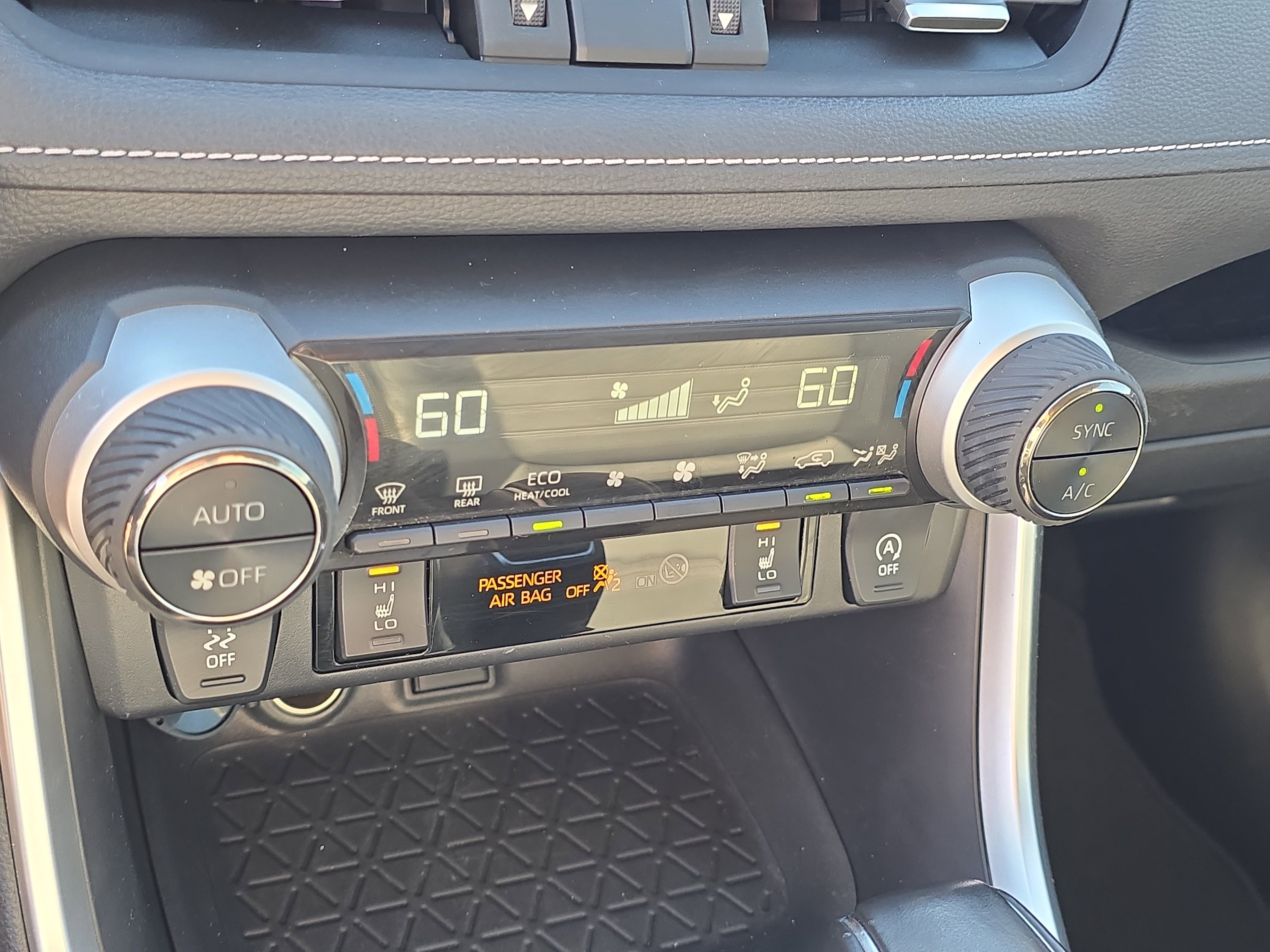 Used 2020 Toyota RAV4 XLE Premium image 28