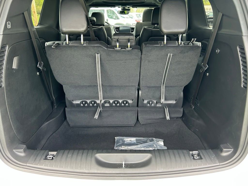 New 2027 Chrysler Pacifica Limited FWD image 14