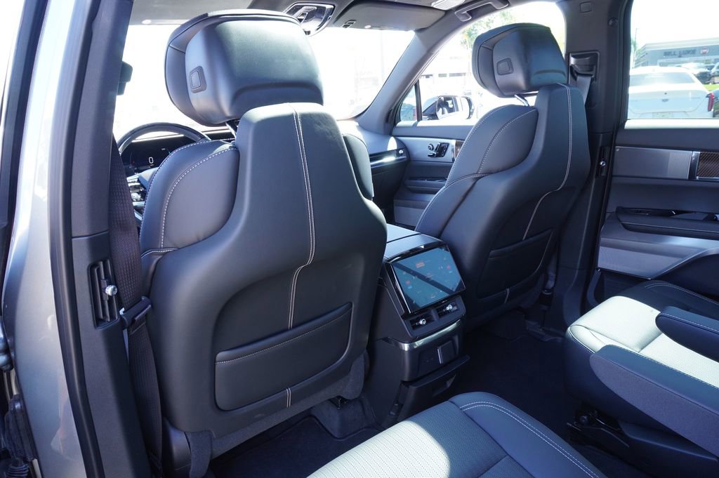 New 2026 Cadillac Vistiq Luxury AWD/4WD image 11