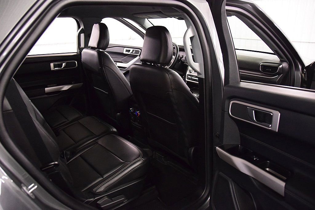 Used 2023 Ford Explorer XLT w/ Equipment Group 202A image 32