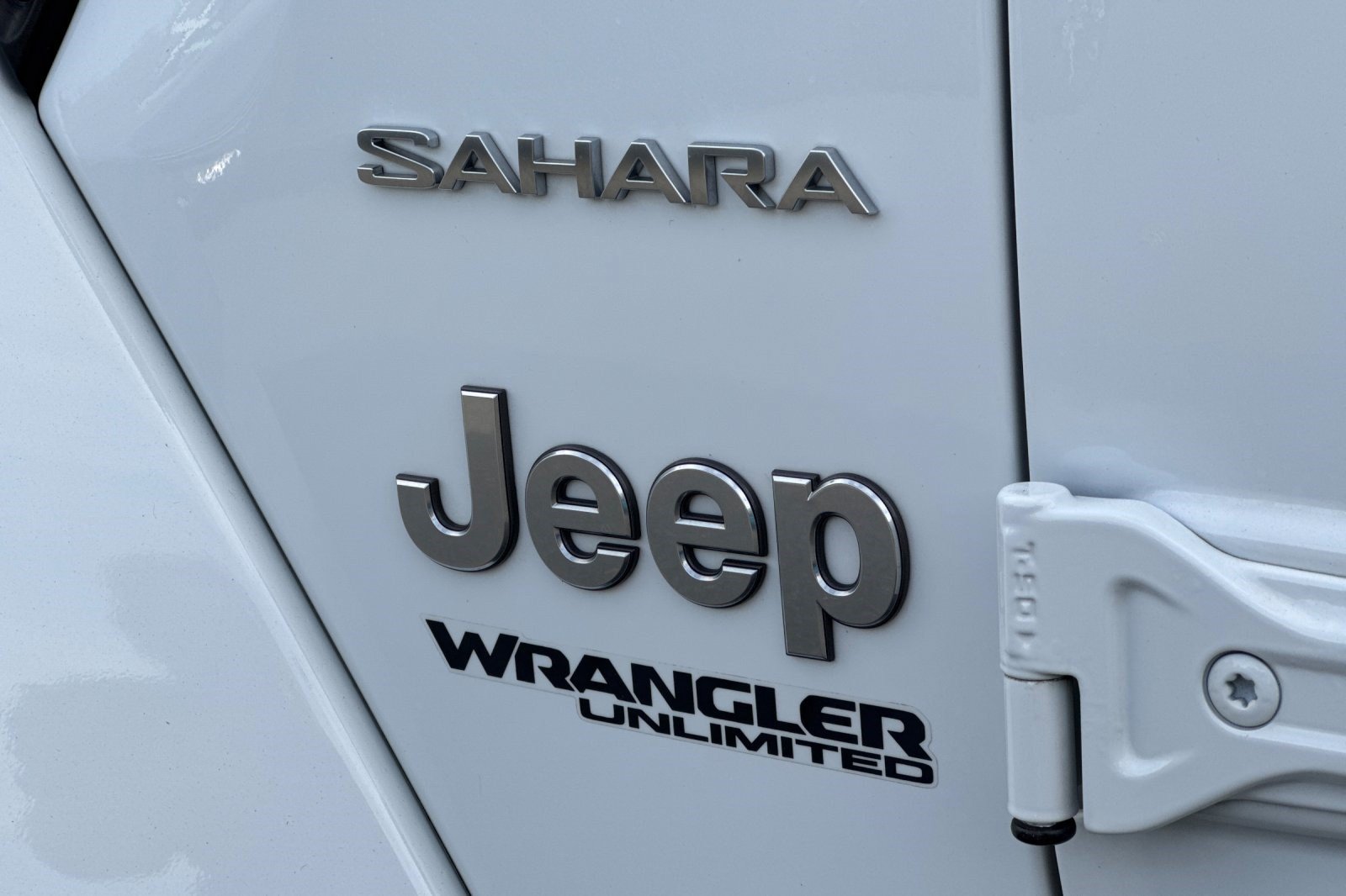 Used 2018 Jeep Wrangler Unlimited Sahara AWD/4WD image 30