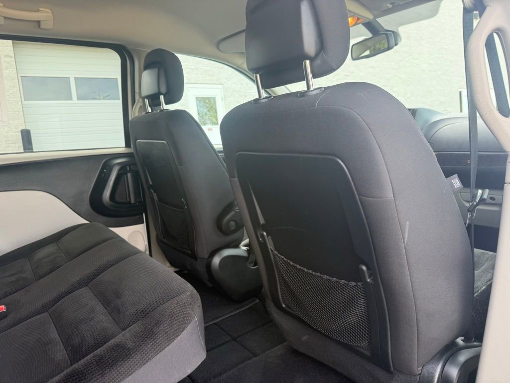 Used 2018 Dodge Grand Caravan SE w/ UConnect Hands-Free Group image 45