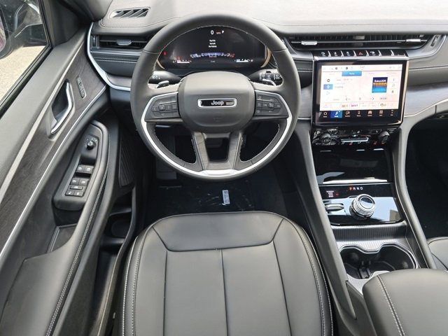 Used 2025 Jeep Grand Cherokee L Limited image 3