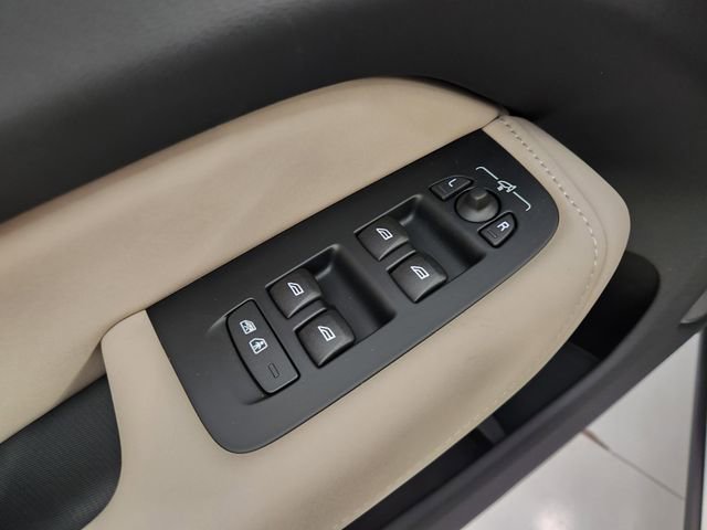 New 2026 Volvo XC60 B5 Plus w/ Protection Package Premier image 22