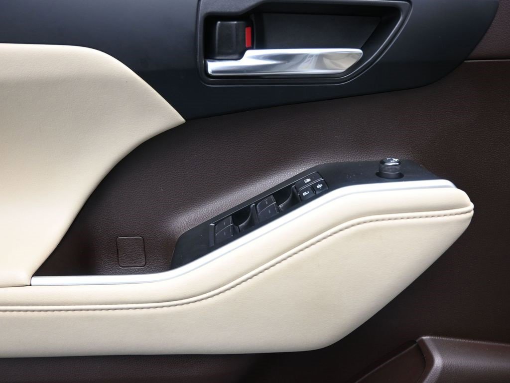 Used 2022 Toyota Highlander XLE image 23