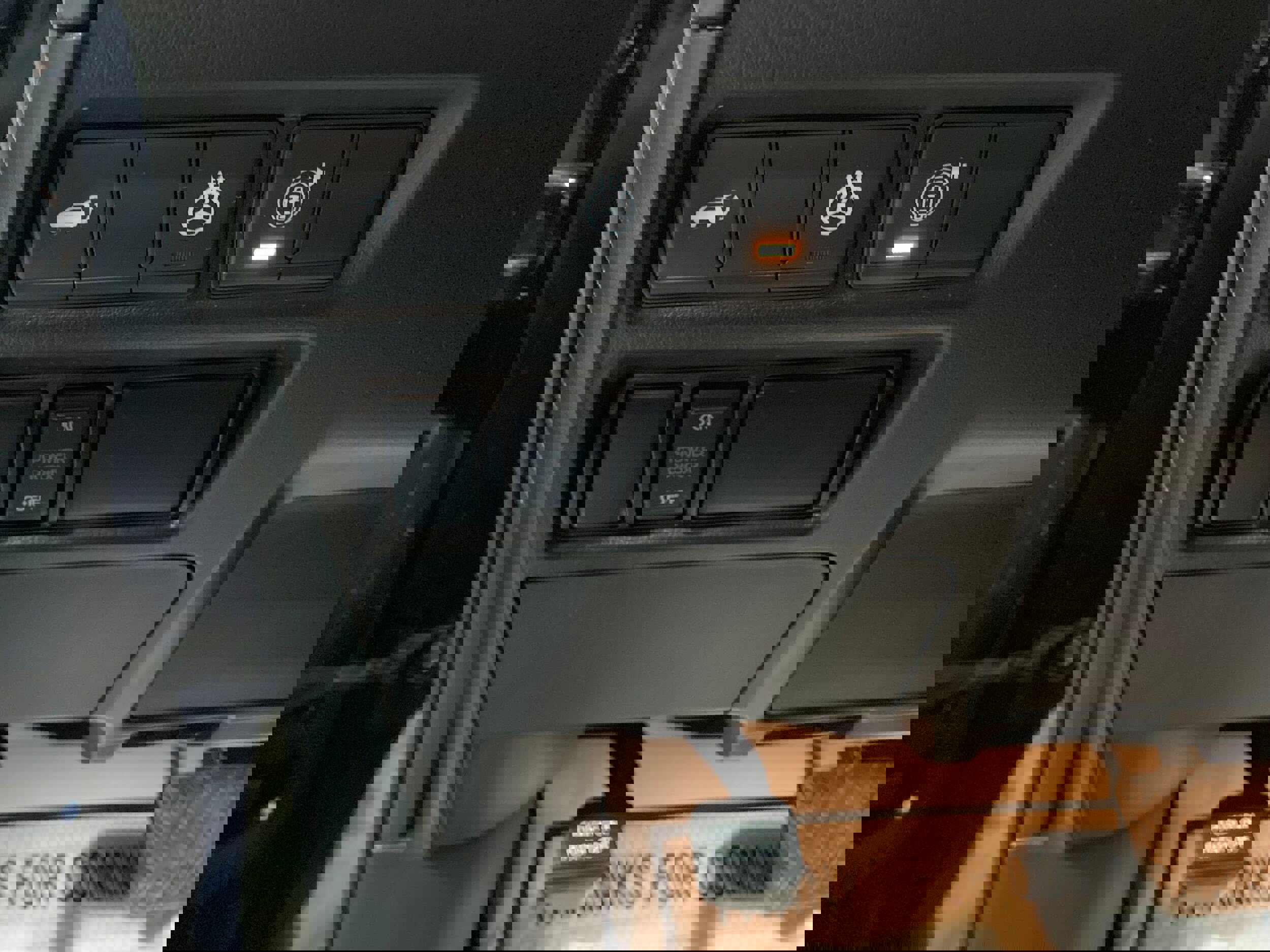 Used 2022 Nissan Armada Platinum w/ Captain's Chairs Package image 31