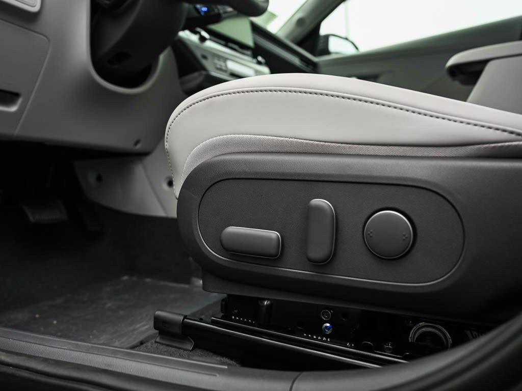 New 2026 Hyundai Kona SEL Premium image 17