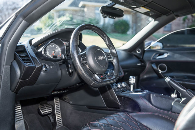 Used 2015 Audi R8 V8 w/ Full Leather Package image 32