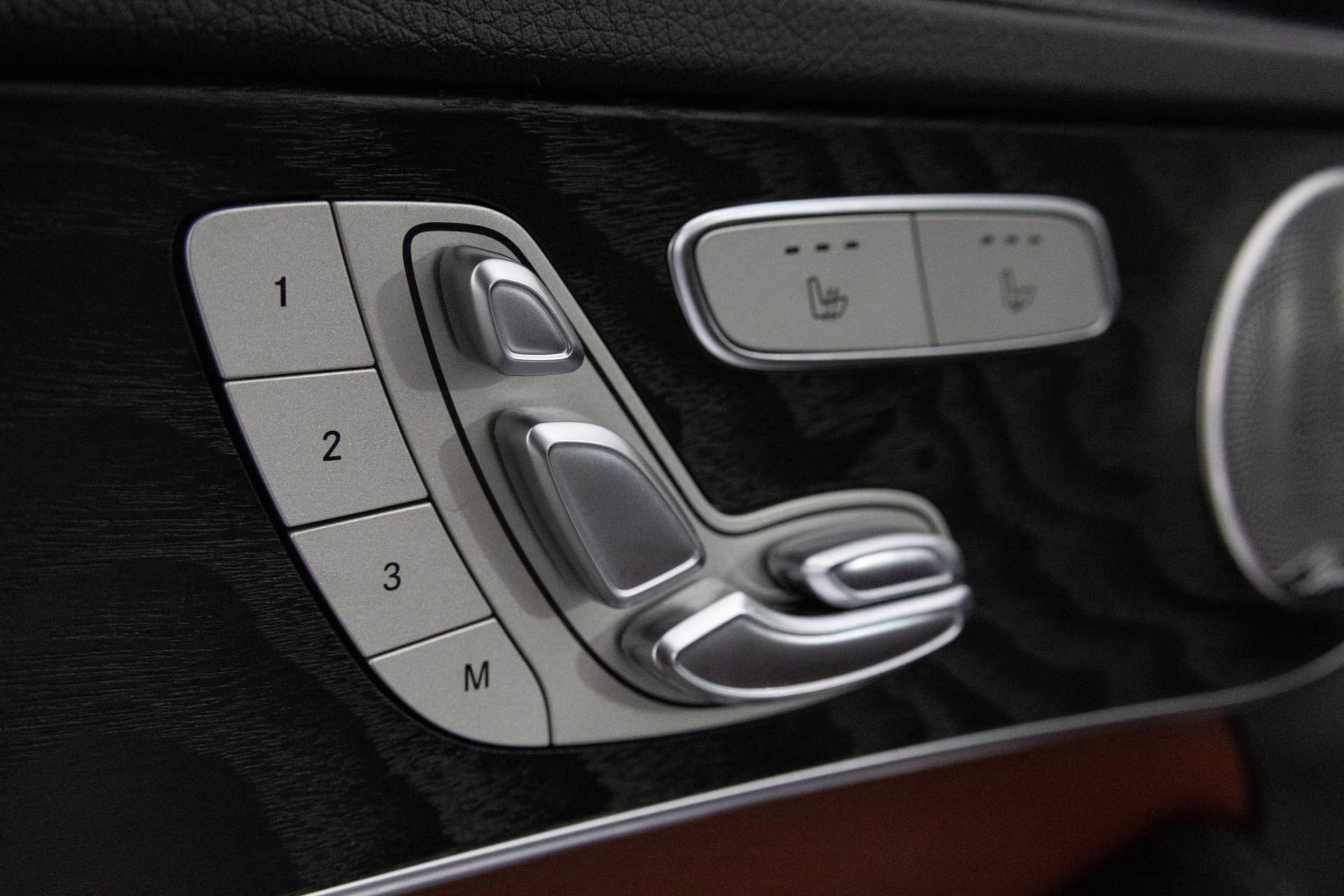 Used 2015 Mercedes-Benz C 300 4MATIC Sedan image 20