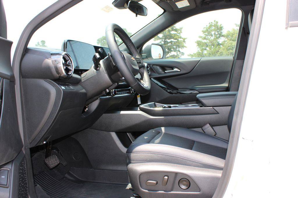 New 2026 Chevrolet Equinox LT w/ Convenience Package II FWD image 9