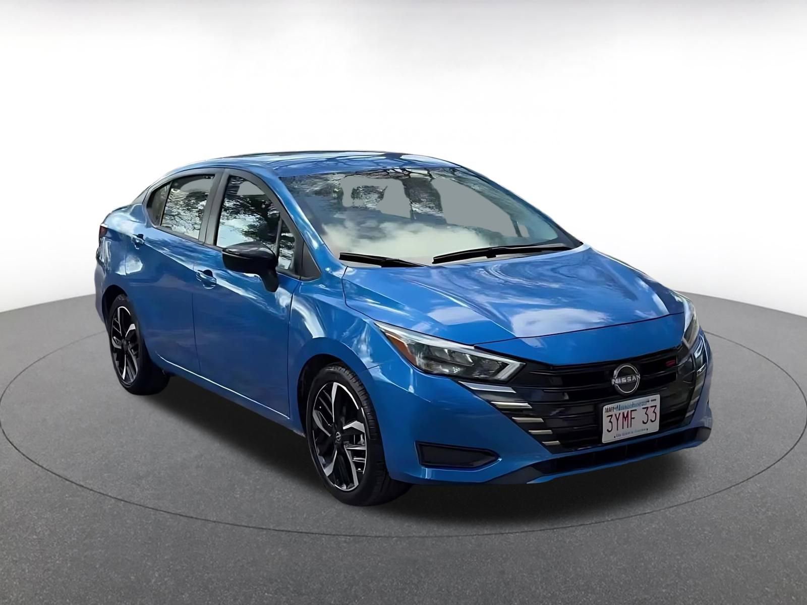 Used 2024 Nissan Versa SR image 3