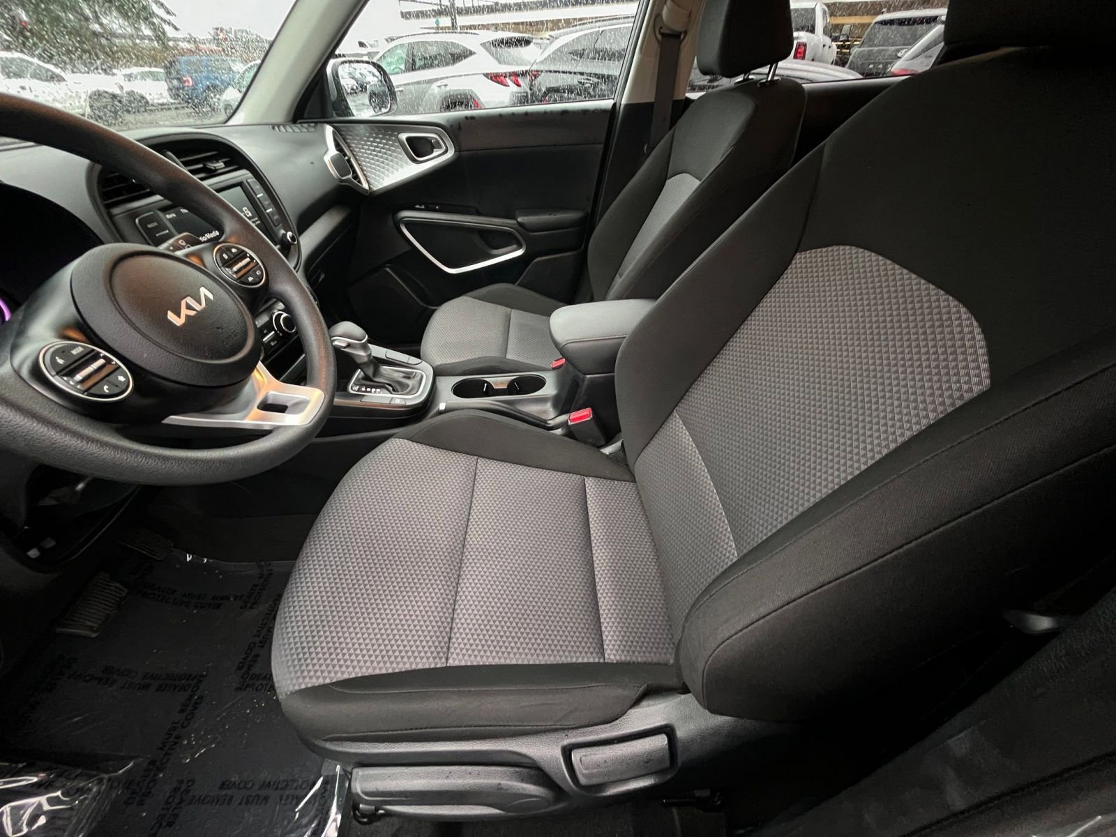 Used 2025 Kia Soul LX w/ LX Technology Package FWD image 27