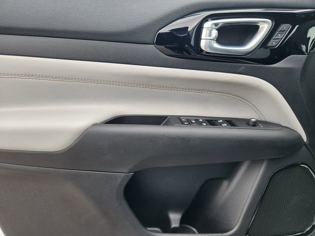 Used 2025 Jeep Compass Limited w/ Elite Group image 17