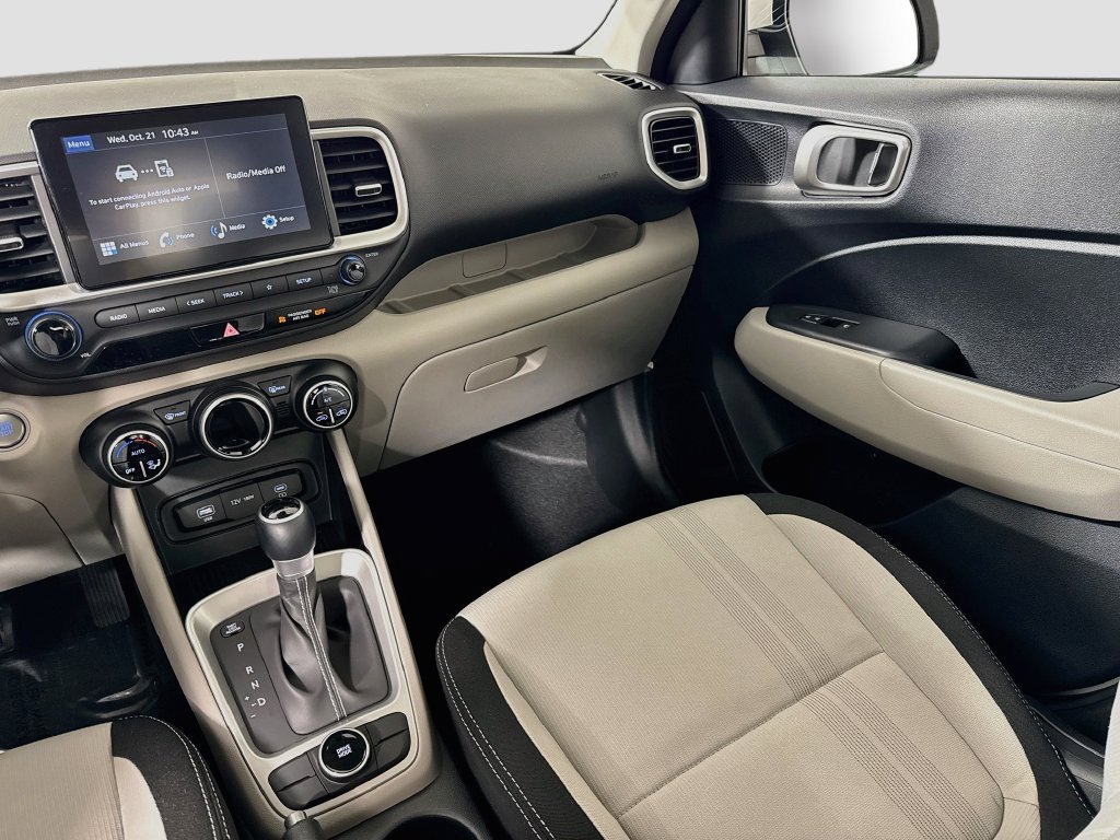 Used 2025 Hyundai Venue SEL FWD image 25