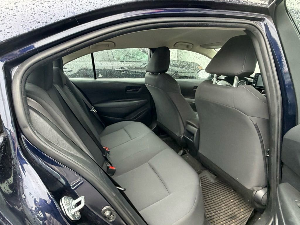 Used 2022 Toyota Corolla LE image 5