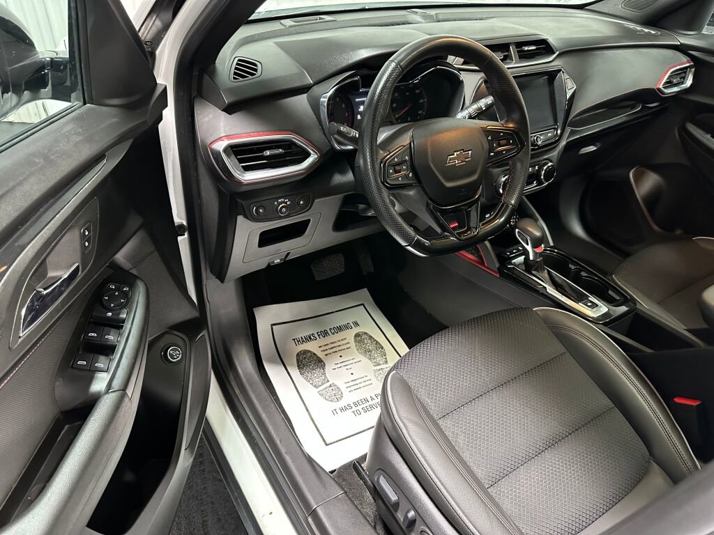 Used 2023 Chevrolet TrailBlazer RS w/ Sun and Liftgate Package image 6