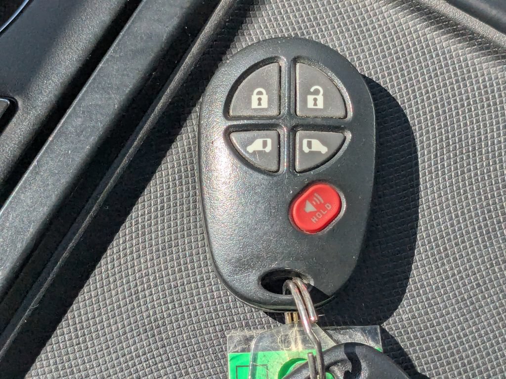 Used 2017 Toyota Sienna LE FWD image 13