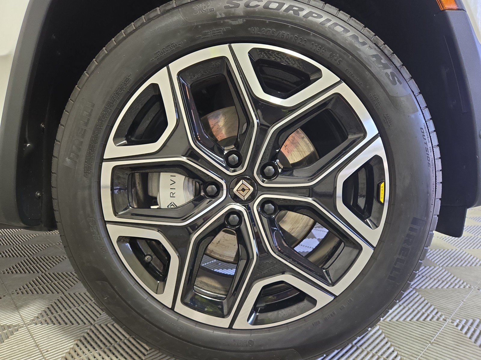 Used 2025 Rivian R1S Adventure AWD/4WD image 11