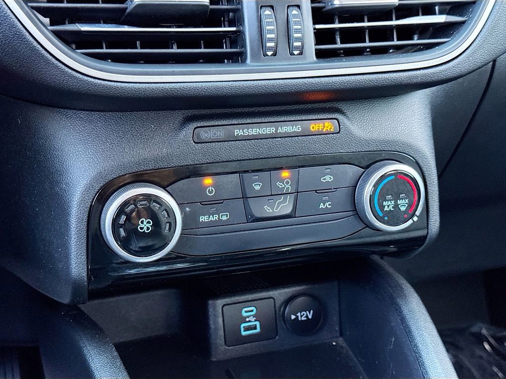 Used 2022 Ford Escape SE image 18