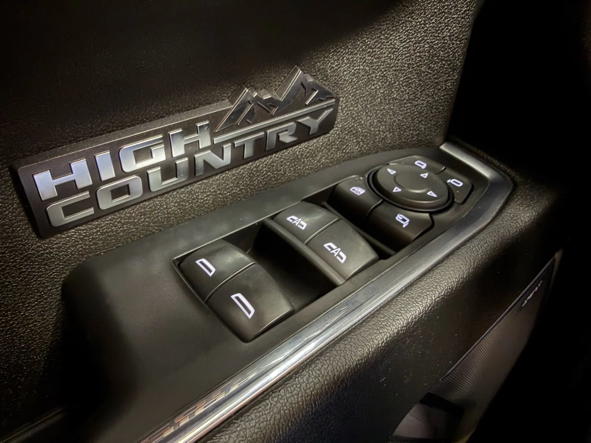Used 2024 Chevrolet Silverado 1500 High Country w/ High Country Premium Package AWD/4WD image 32