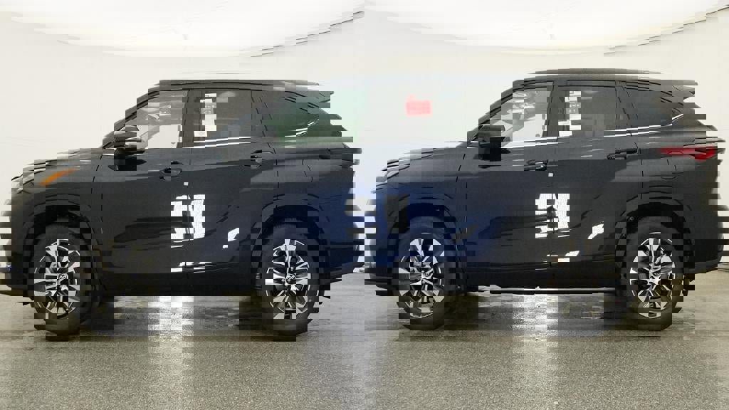 New 2026 Toyota Highlander XLE image 19