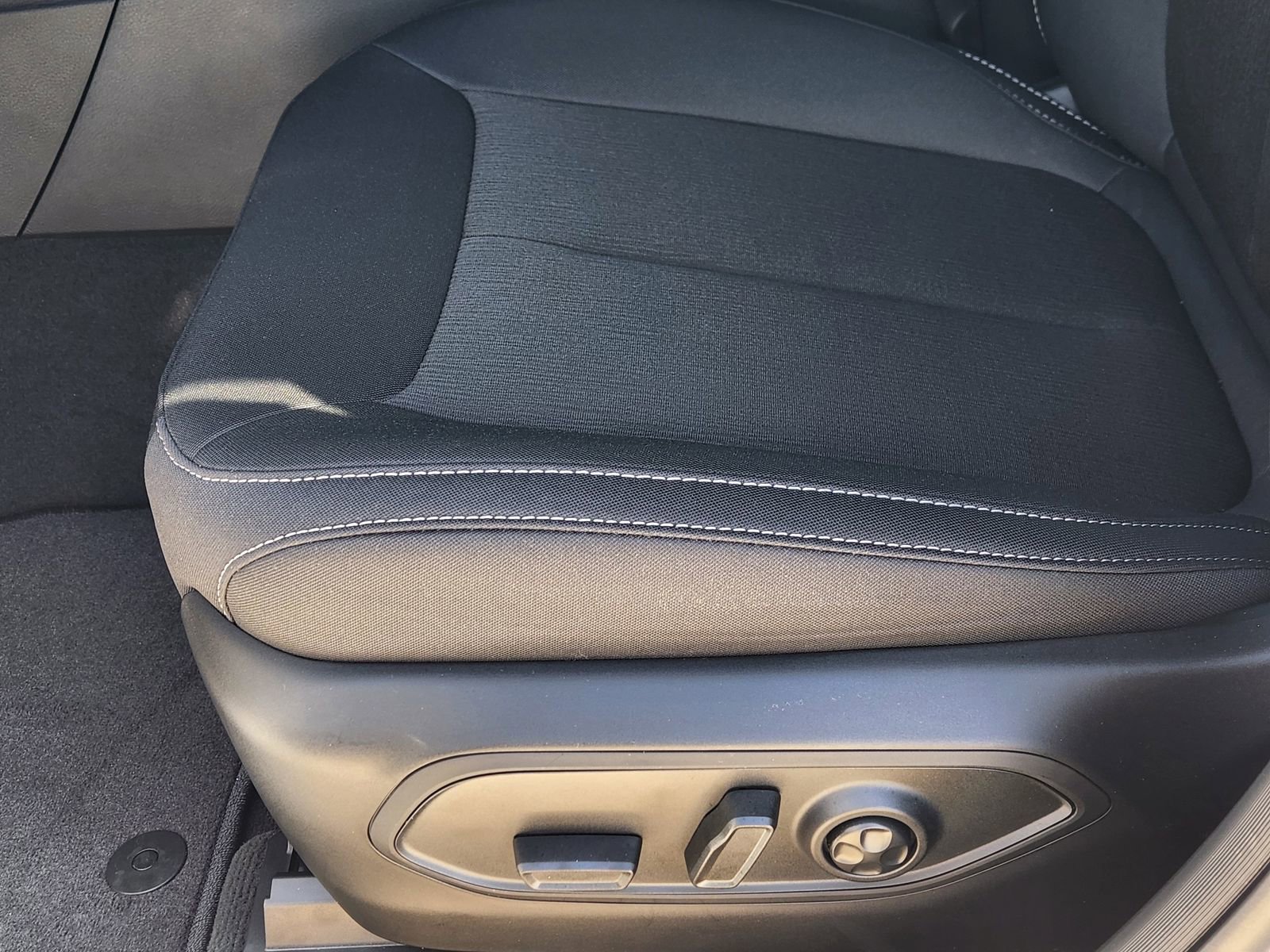 New 2026 Jeep Grand Cherokee Laredo RWD image 24