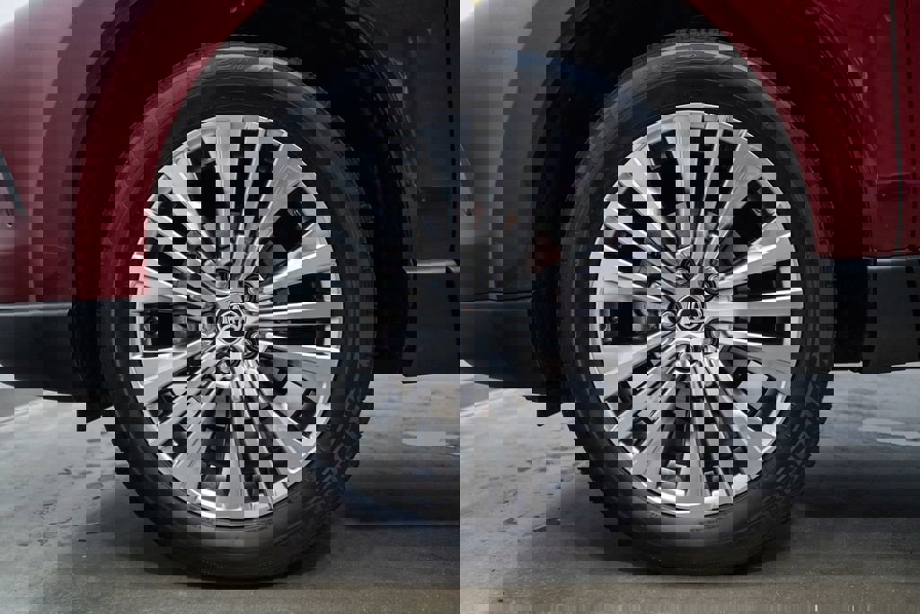 Used 2021 Toyota Venza Limited w/ Advanced Technology Package AWD/4WD image 11