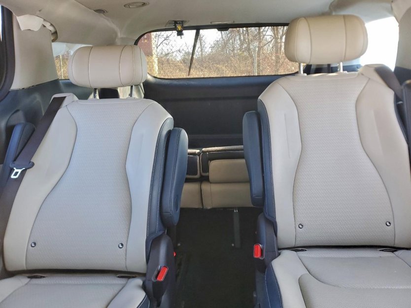 Used 2025 Kia Carnival SX Prestige image 6