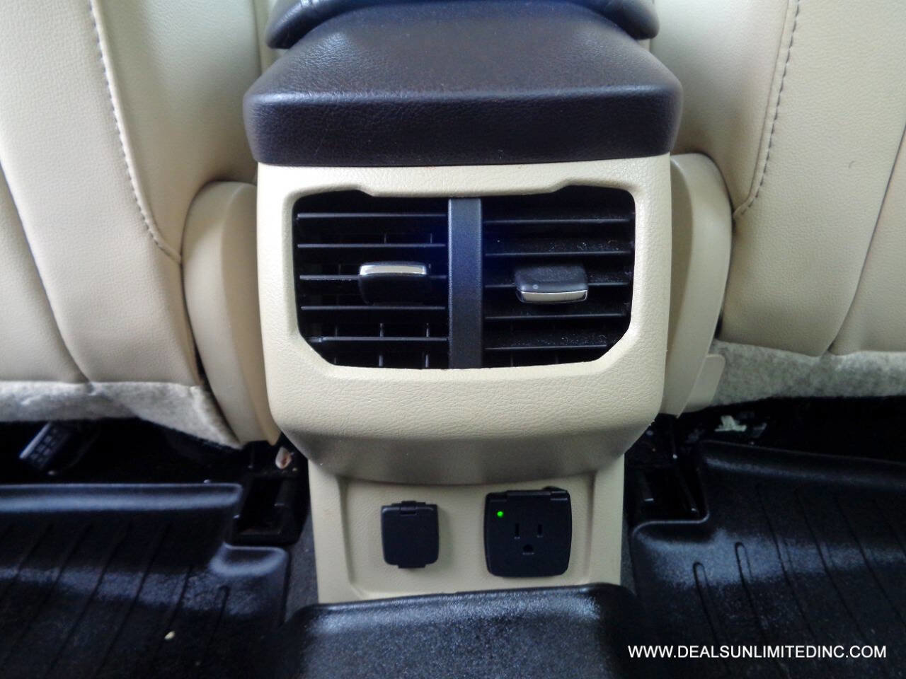Used 2016 Ford Fusion SE w/ Equipment Group 202A image 16