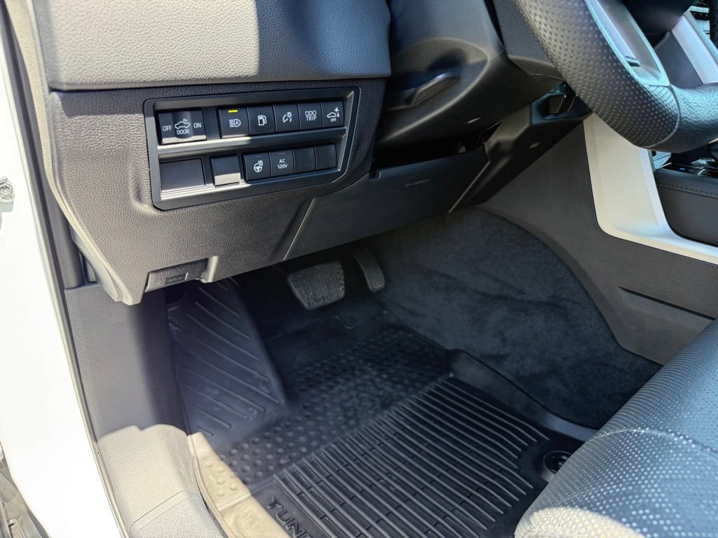 Used 2024 Toyota Tundra Limited AWD/4WD image 16