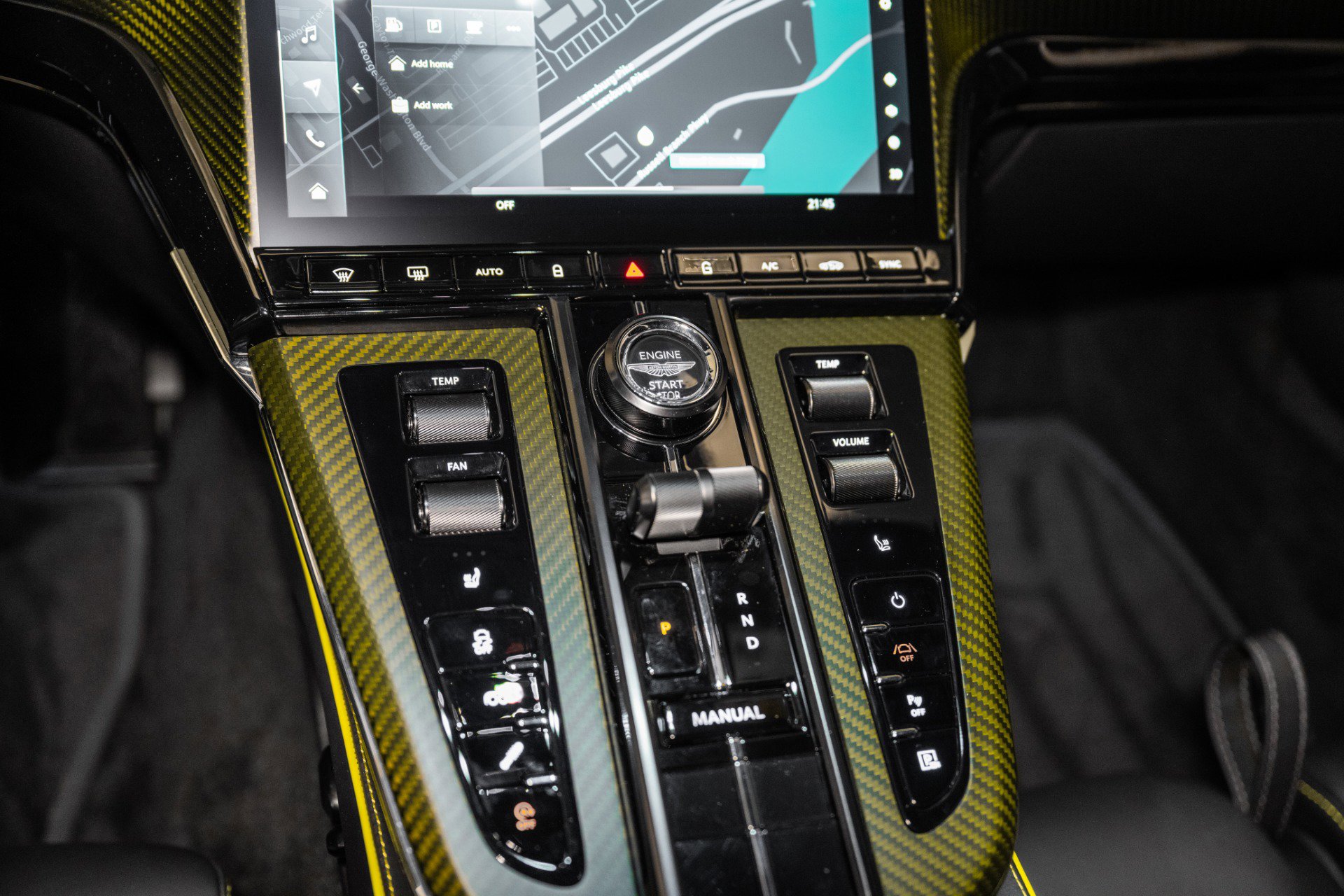 Used 2025 Aston Martin V8 Vantage Coupe image 24