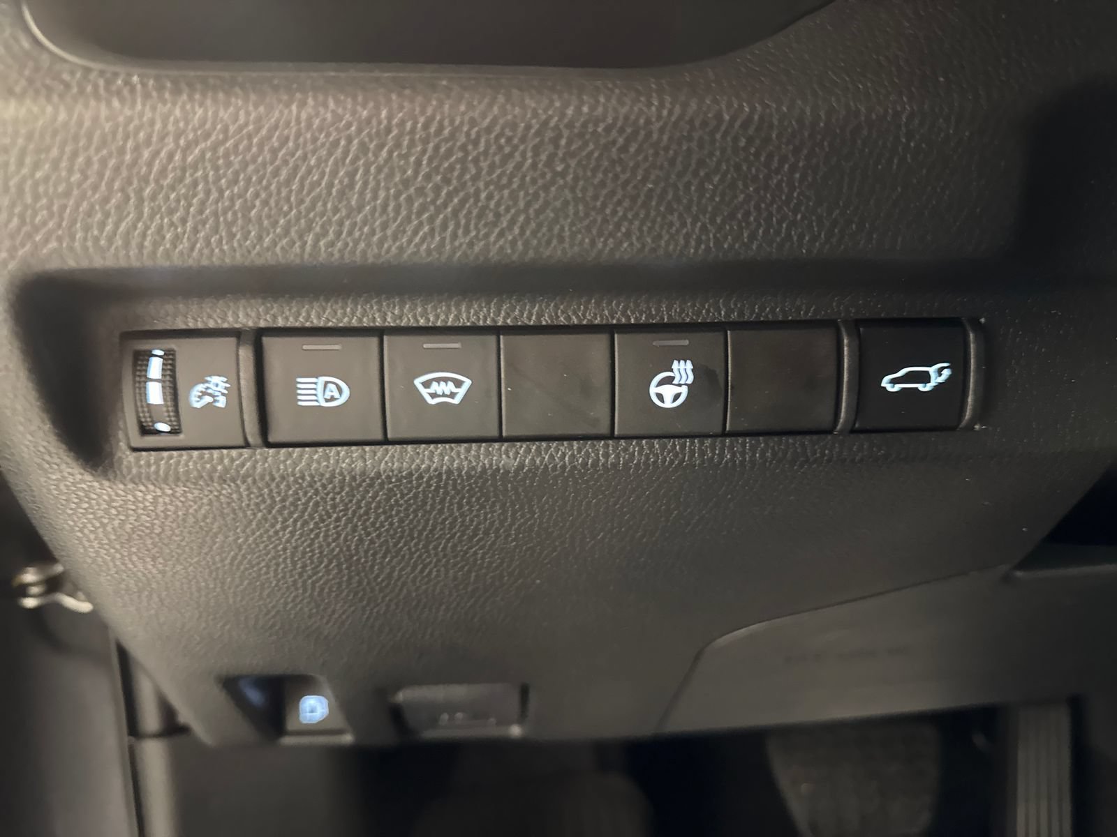 Used 2023 Toyota RAV4 XLE w/ Convenience Package AWD/4WD image 18