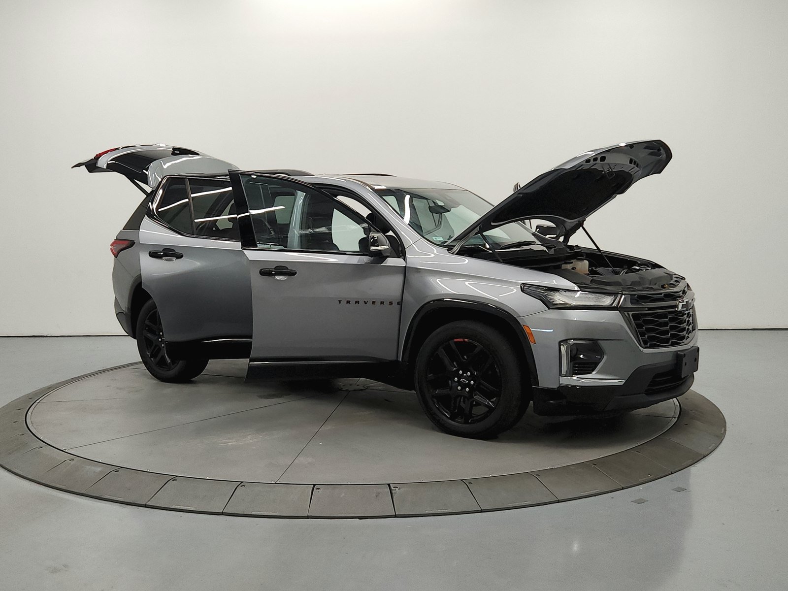 Used 2023 Chevrolet Traverse Premier w/ Redline Edition FWD image 10